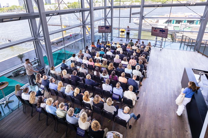 Break-out sessie op balkon